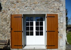Pose de volets en bois