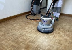 Ponçage de parquet