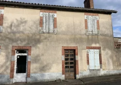 Avant intervention : anciens volets, fenêtres et portes